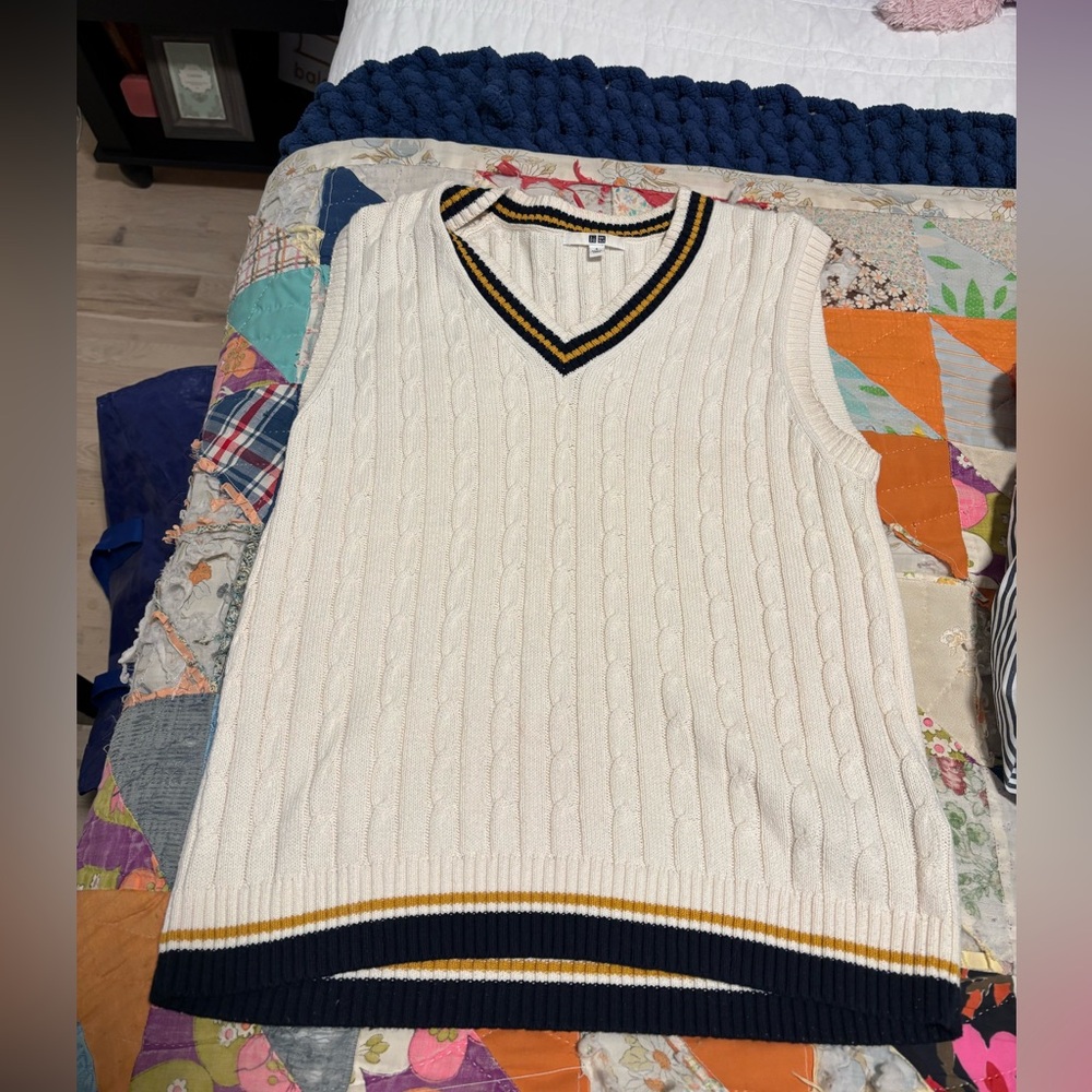 uniqlo sweater vest / cream with navy and yellow accents / university core / S